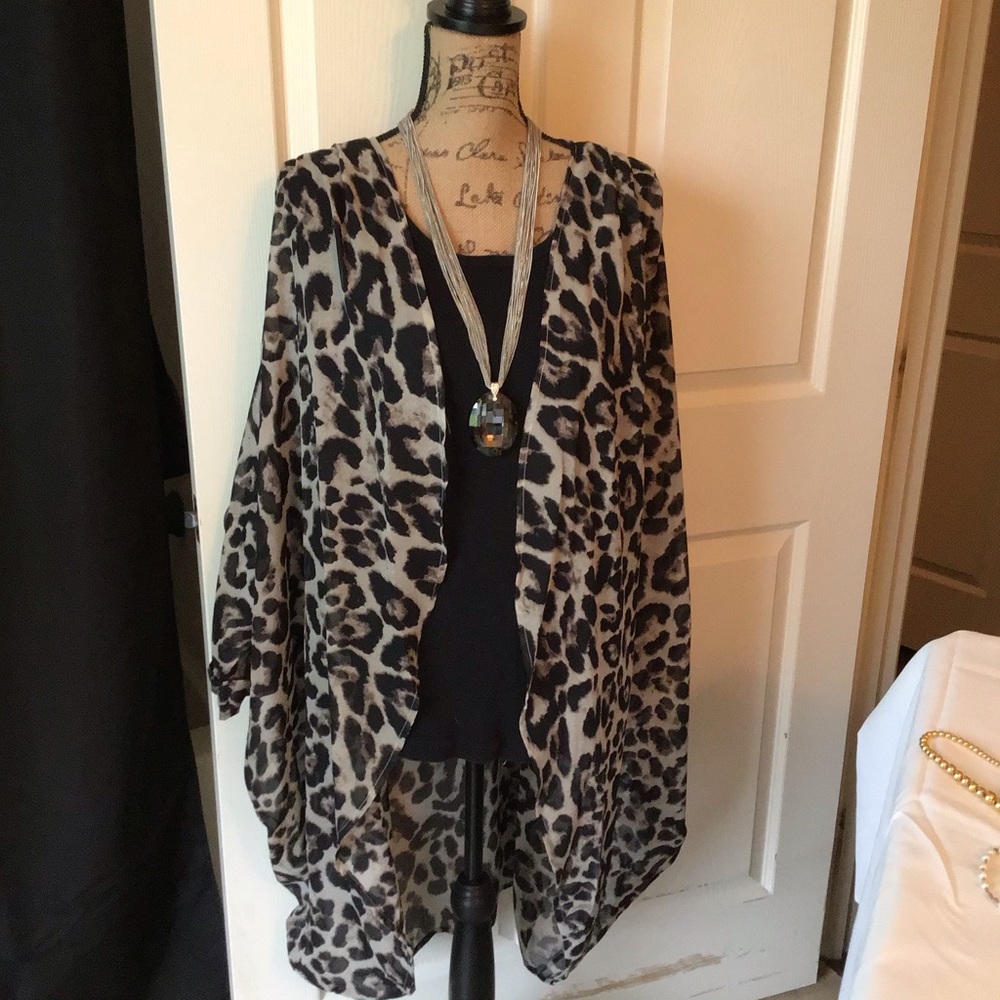 Black & Gray Leopard PrintSheer Kimono NWT